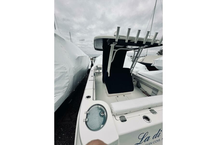 2022 Robalo R272 Center Console