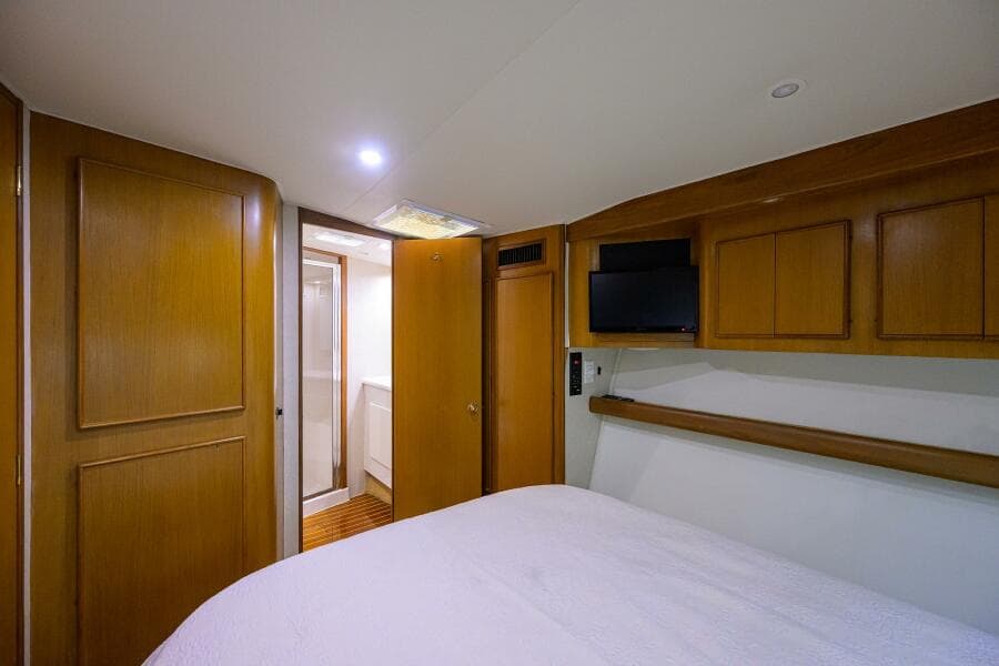 Post 50 SEANYLE - Master Stateroom - Starboard
