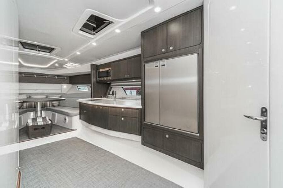 2022 Intrepid 477 Evolution