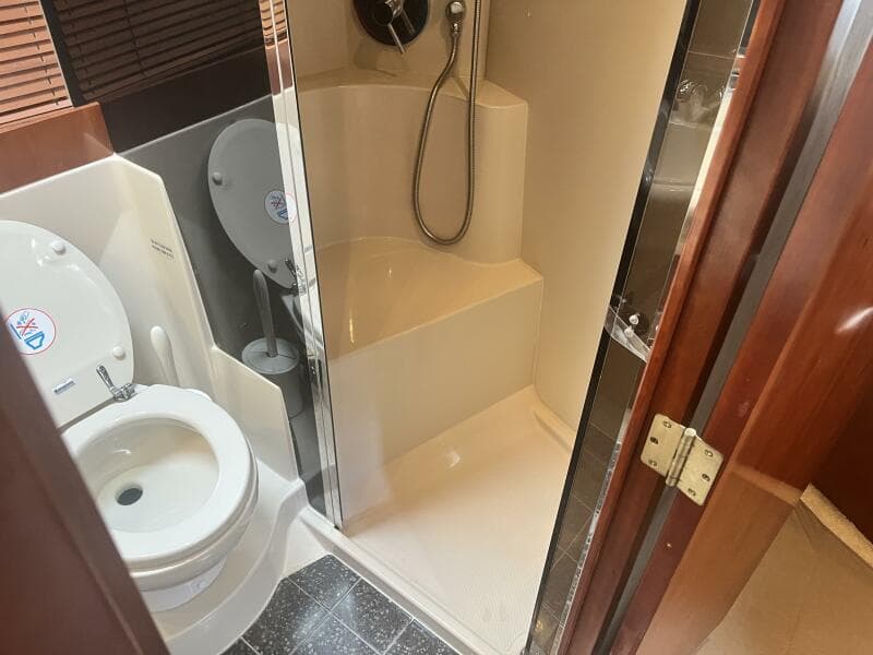 2008 Cruisers Yachts 390 Sport Coupe