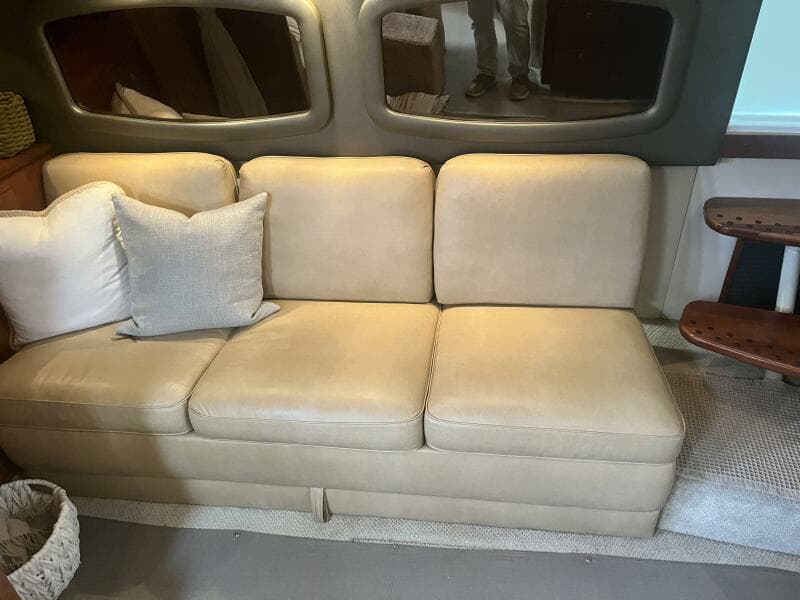 2008 Cruisers Yachts 390 Sport Coupe