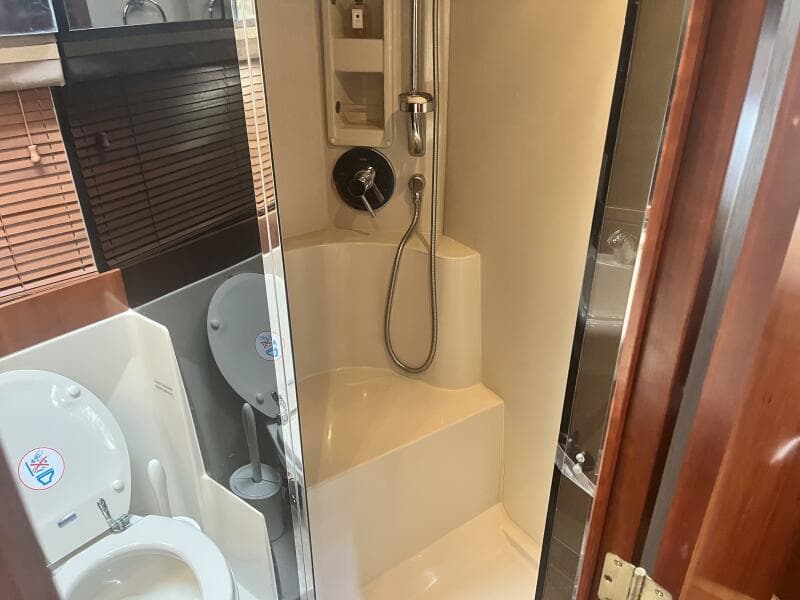 2008 Cruisers Yachts 390 Sport Coupe