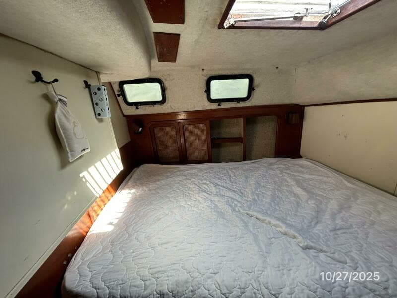 36' S2 aft stateroom starboard