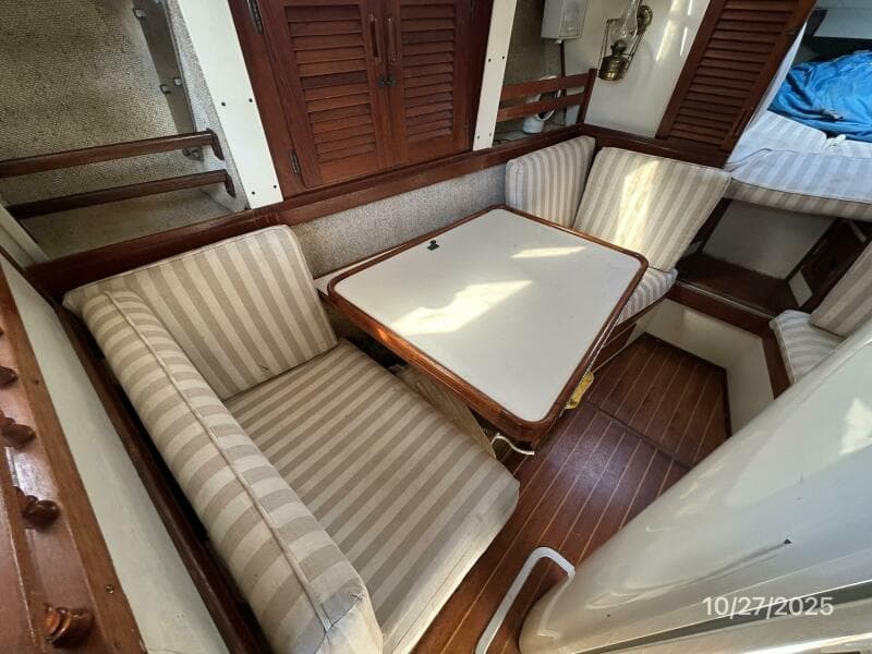 36' S2 salon port seating1