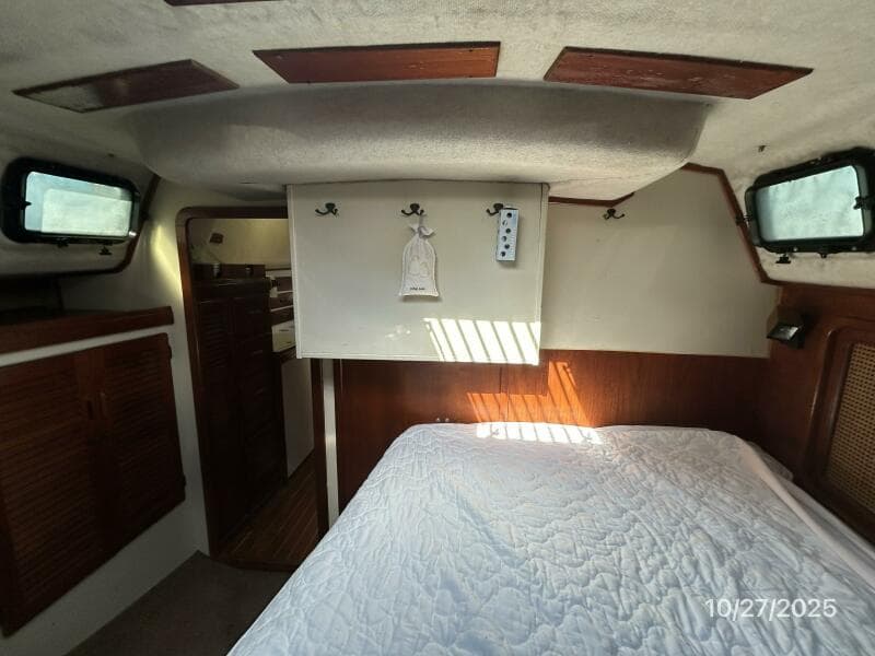 36' S2 aft stateroom forward