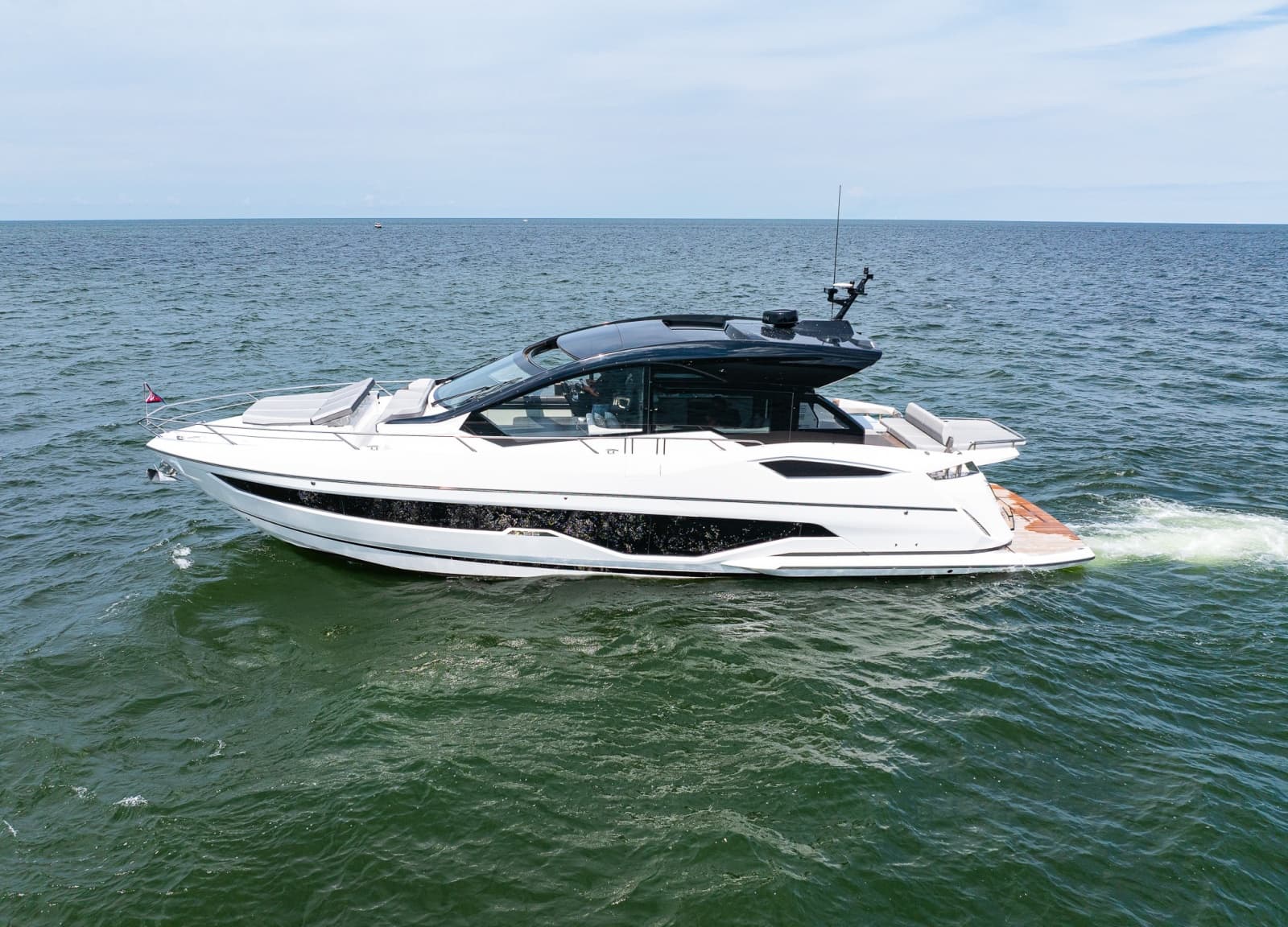 2026 Sunseeker 55 Predator - Photo 2