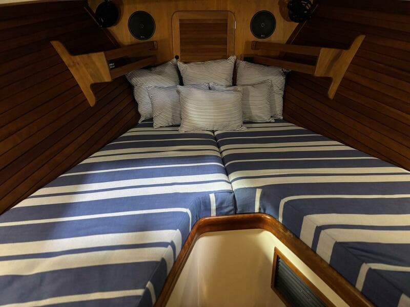 2003 Hinckley 36 Picnic Boat EP