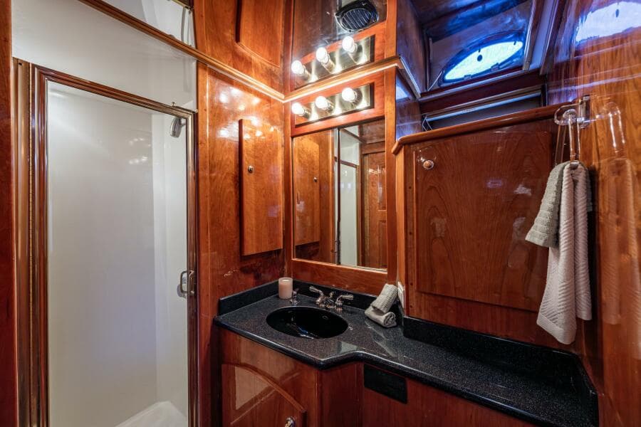 2001 Navigator 61 Pilothouse