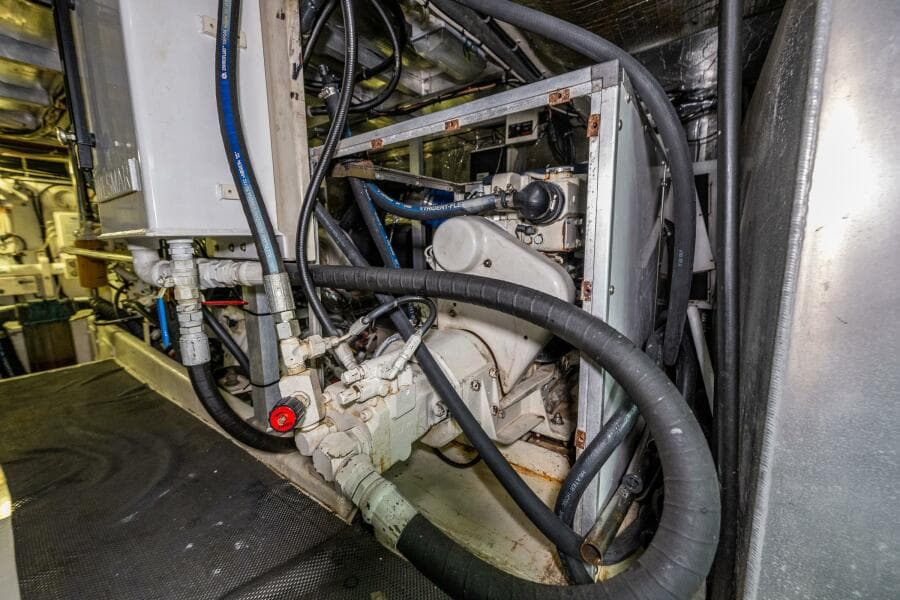 2001 Navigator 61 Pilothouse