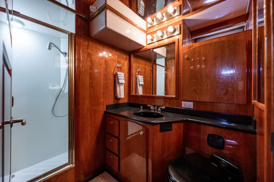 2001 Navigator 61 Pilothouse
