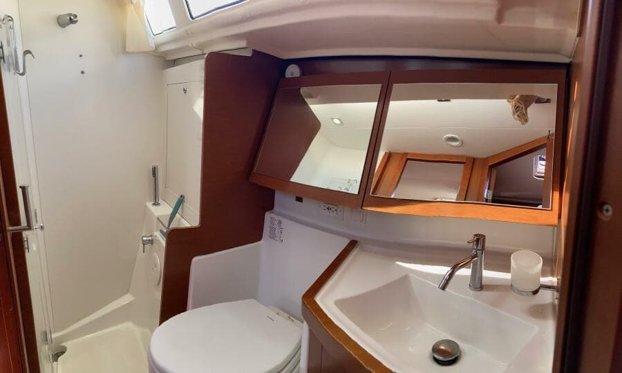 2012 Beneteau Oceanis ICW