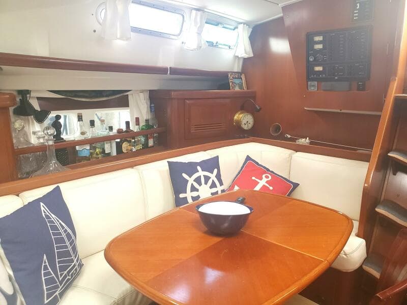 2003 Beneteau Center Cockpit