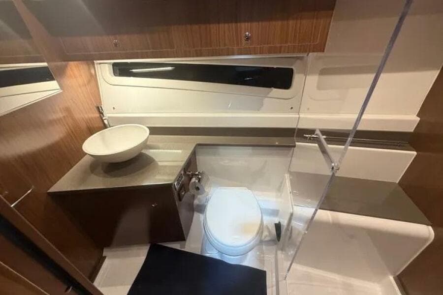 2022 Four Winns 355 Vista Coupe