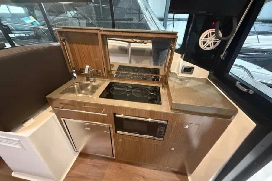 2022 Four Winns 355 Vista Coupe