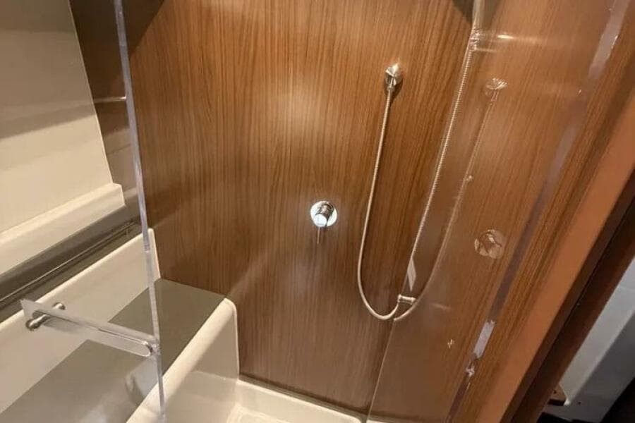 2022 Four Winns 355 Vista Coupe