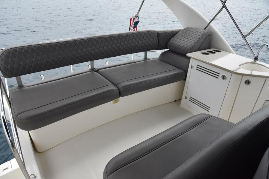 2010 38 Silveron Sedan Bridge - Pura Vida