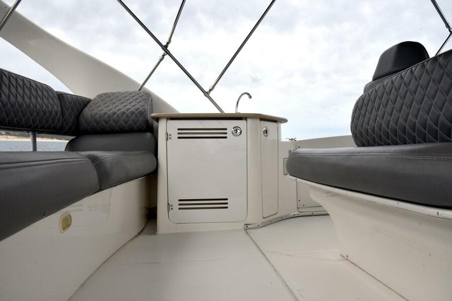 2010 38 Silveron Sedan Bridge - Pura Vida