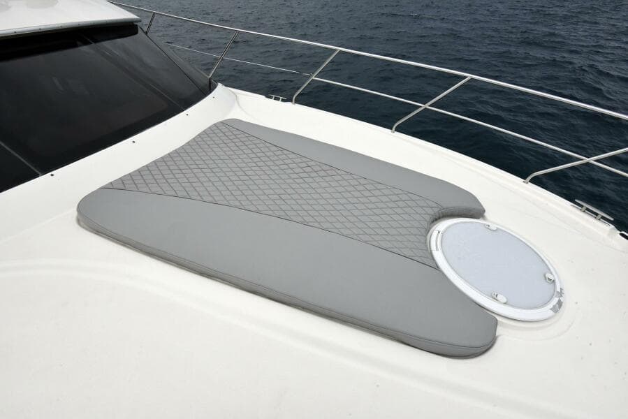 2010 38 Silveron Sedan Bridge - Pura Vida