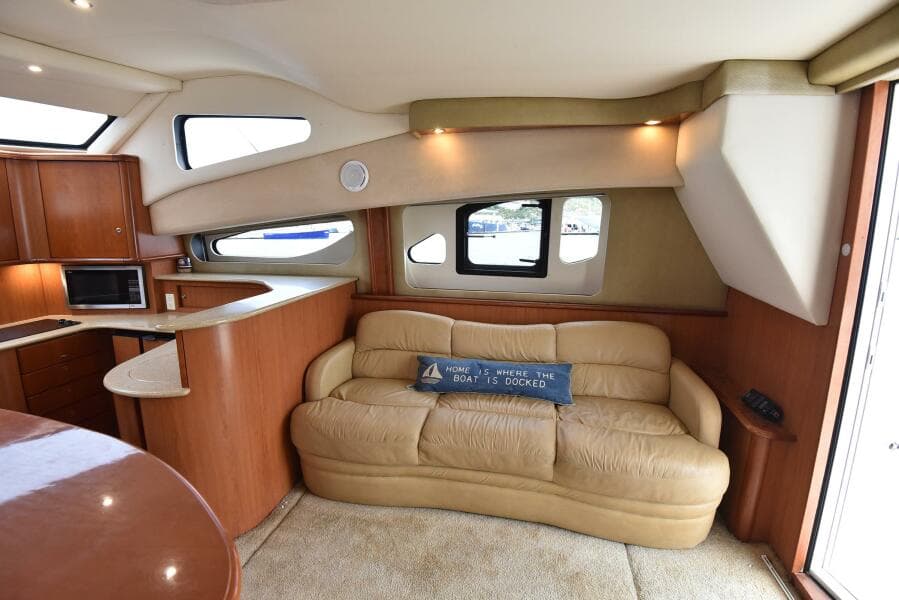 2010 38 Silveron Sedan Bridge - Pura Vida