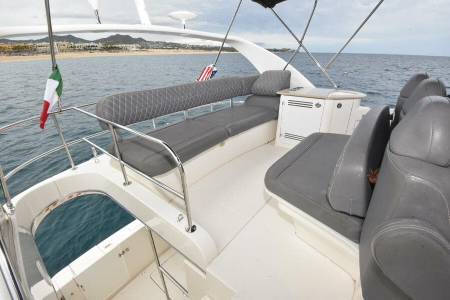 2010 38 Silveron Sedan Bridge - Pura Vida