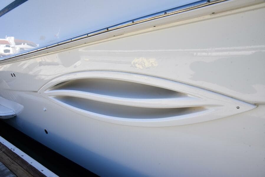 2010 38 Silveron Sedan Bridge - Pura Vida