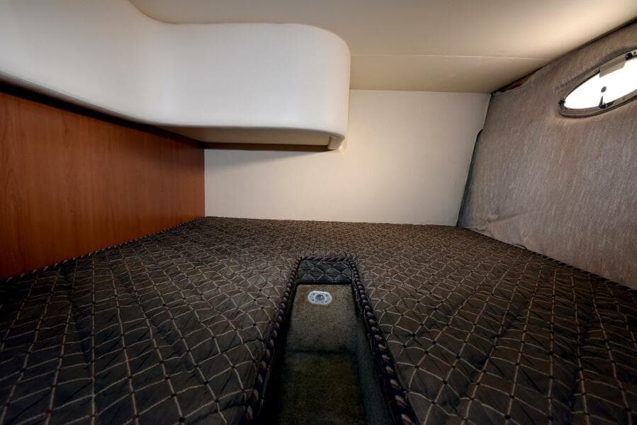 2010 38 Silveron Sedan Bridge - Pura Vida