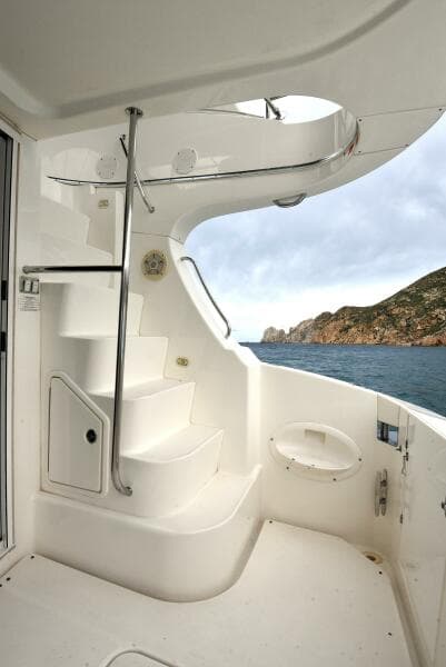 2010 38 Silveron Sedan Bridge - Pura Vida