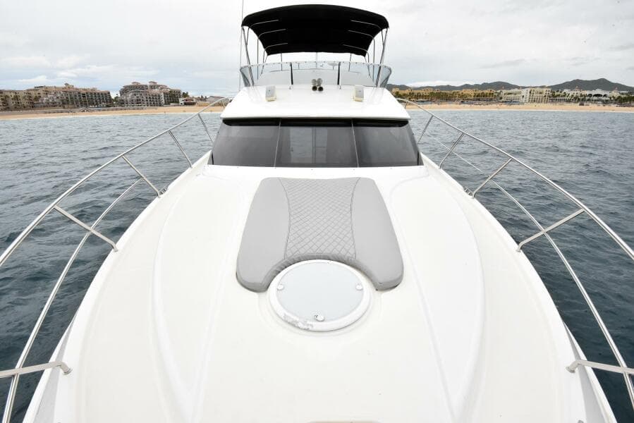 2010 38 Silveron Sedan Bridge - Pura Vida