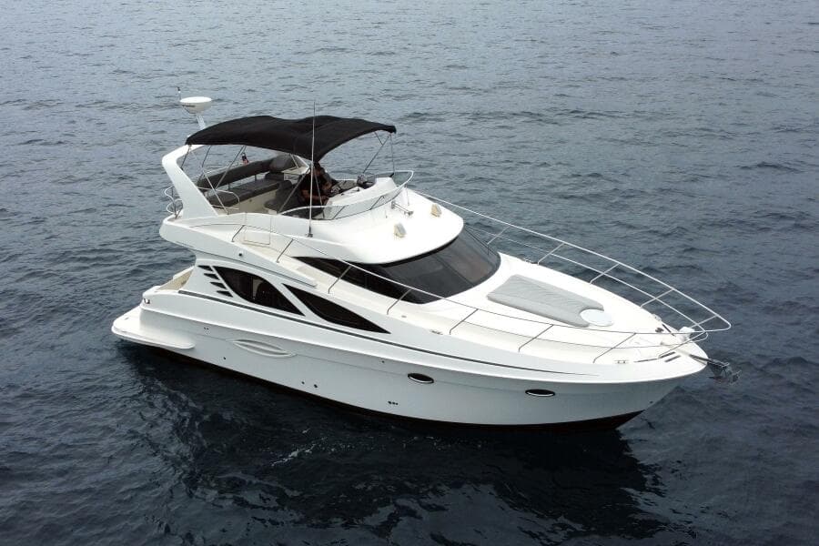 2010 38 Silveron Sedan Bridge - Pura Vida