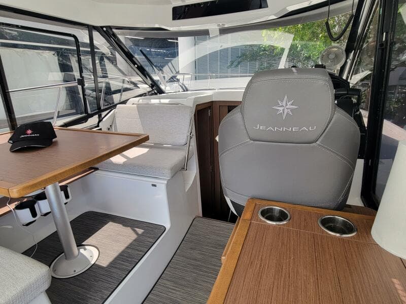 2023 Jeanneau NC895