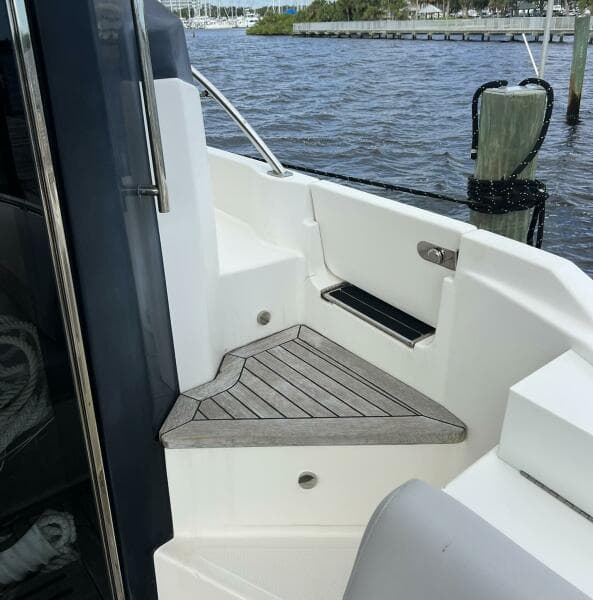 2019 Sea Ray L550