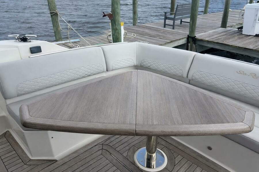 2019 Sea Ray L550