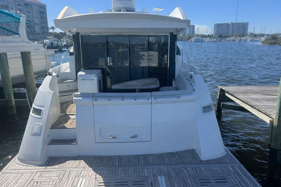 2019 Sea Ray L550