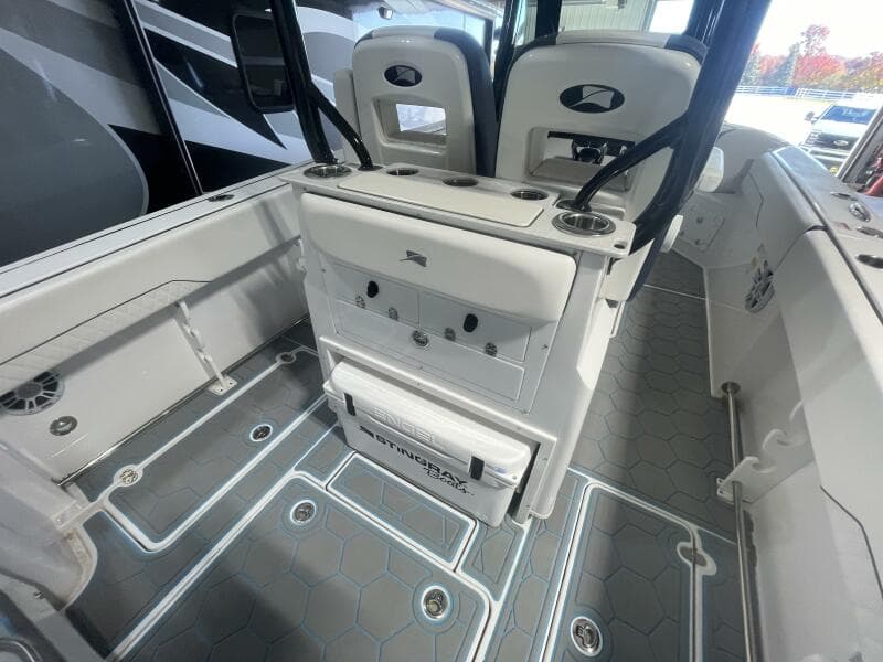 2025 Stingray 253 Center Console - Photo 19