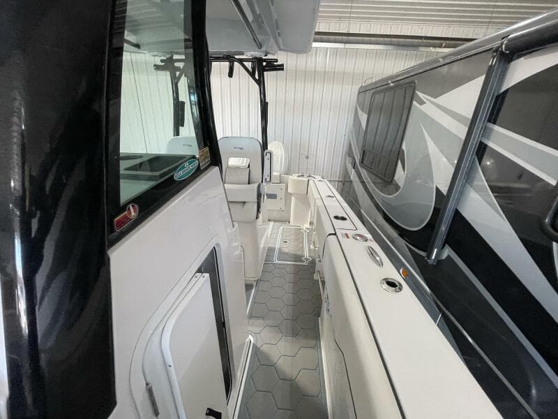 2025 Stingray 253 Center Console - Photo 31