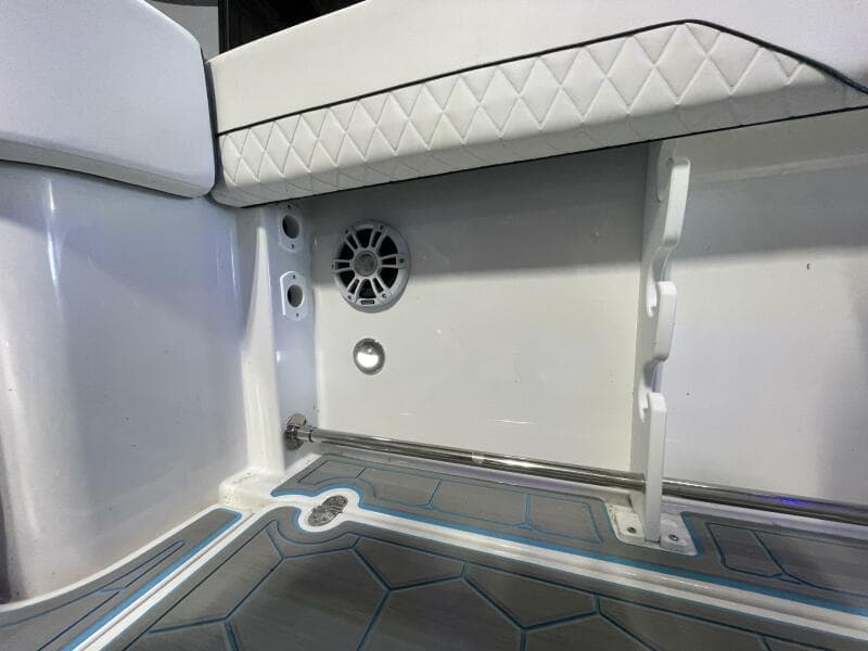 2025 Stingray 253 Center Console - Photo 18