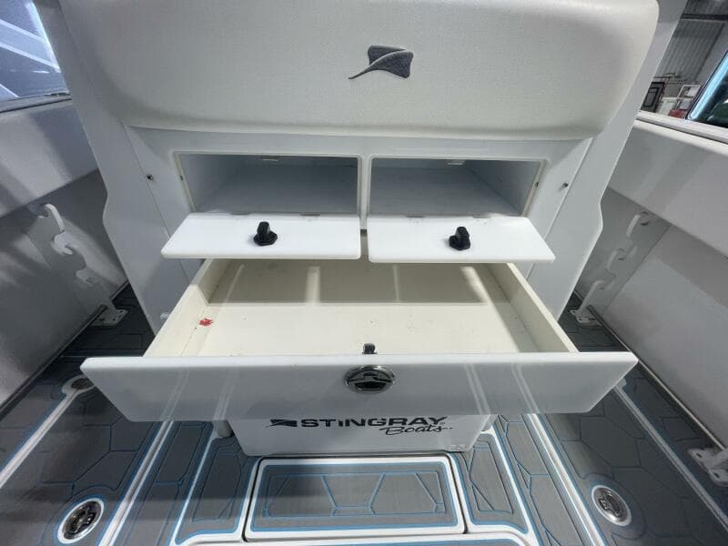 2025 Stingray 253 Center Console - Photo 21