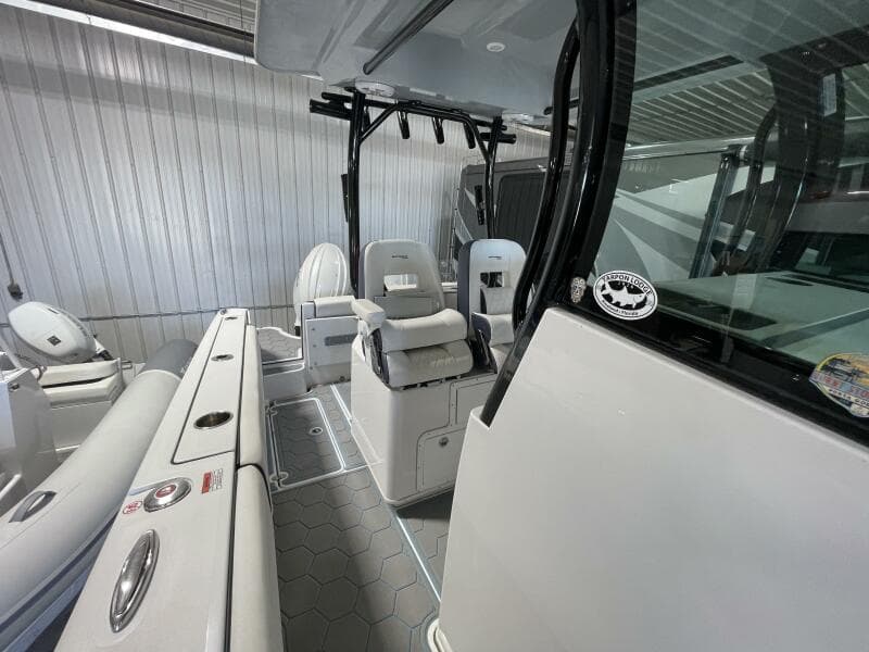 2025 Stingray 253 Center Console - Photo 30