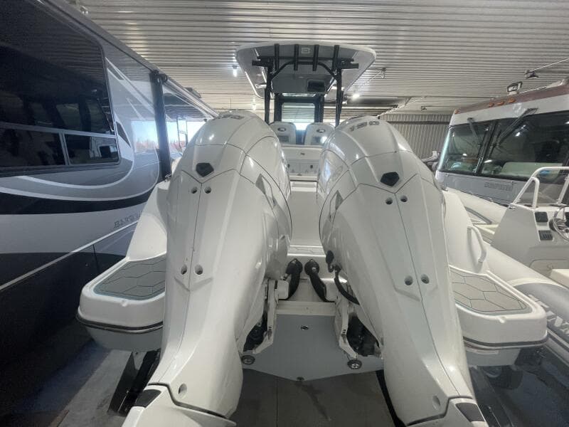 2025 Stingray 253 Center Console - Photo 5