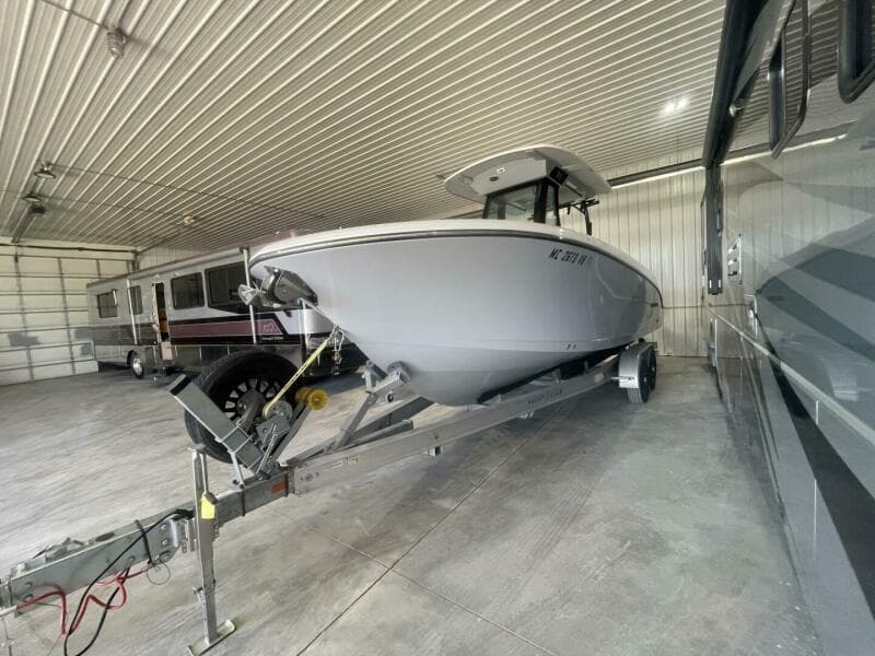 2025 Stingray 253 Center Console - Photo 9