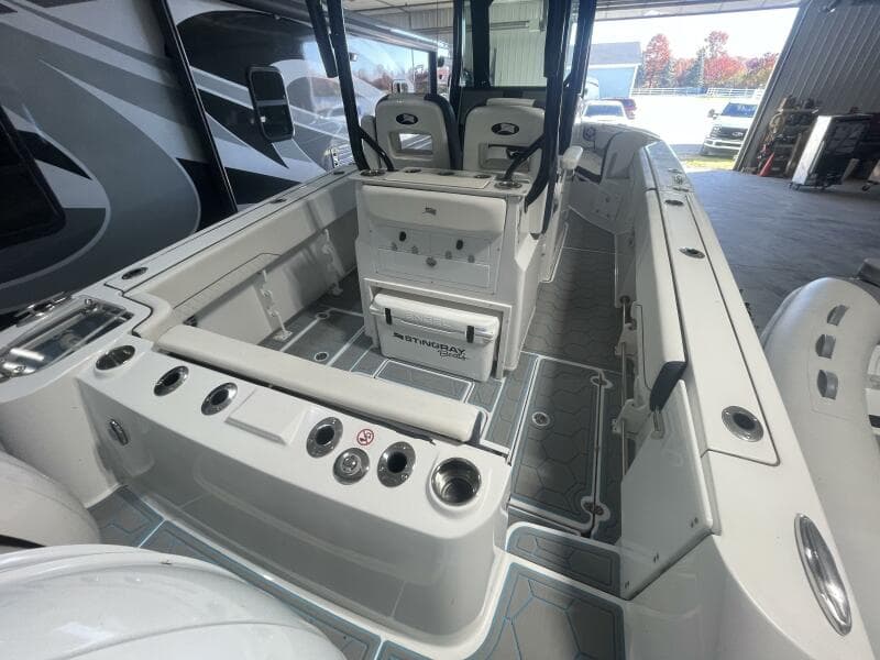 2025 Stingray 253 Center Console - Photo 11