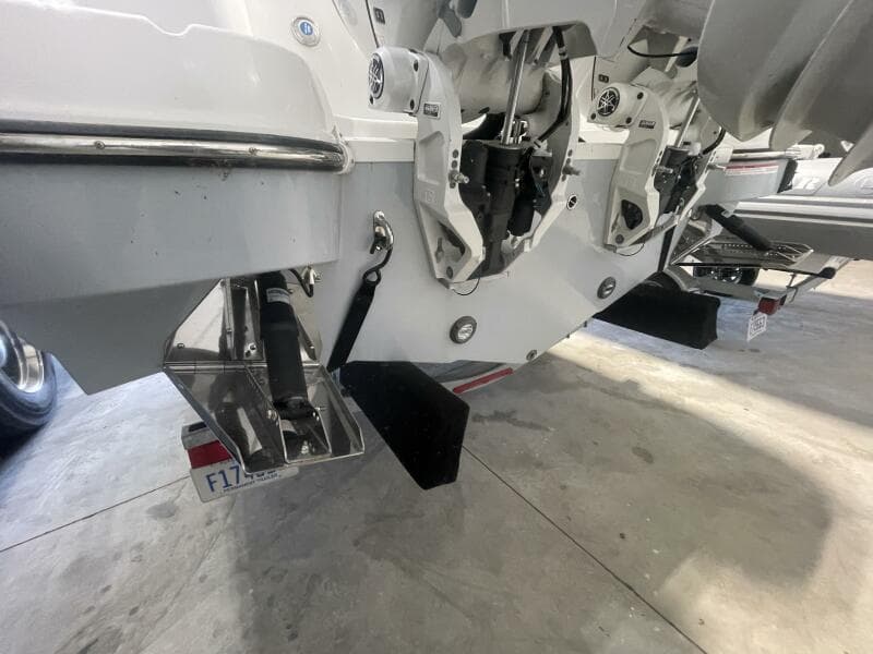 2025 Stingray 253 Center Console - Photo 6