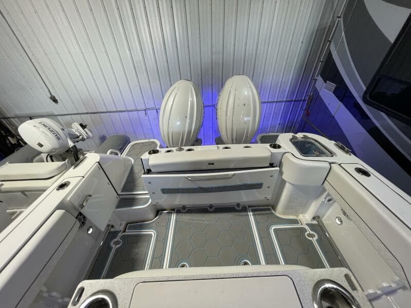 2025 Stingray 253 Center Console - Photo 16