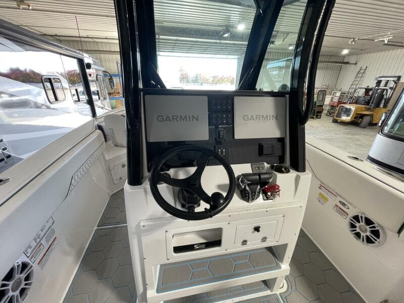 2025 Stingray 253 Center Console - Photo 25