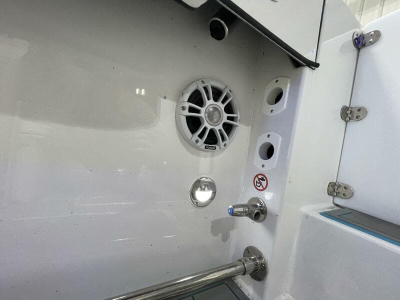 2025 Stingray 253 Center Console - Photo 17