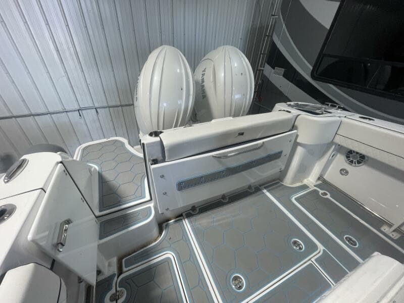 2025 Stingray 253 Center Console - Photo 13