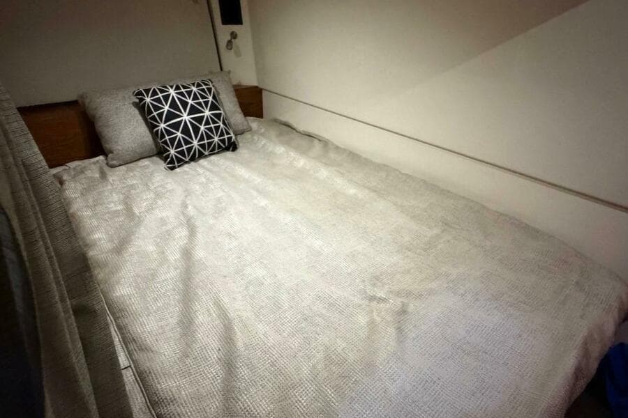 2021 Boston Whaler 405 Conquest