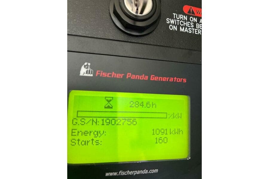 2021 Boston Whaler 405 Conquest