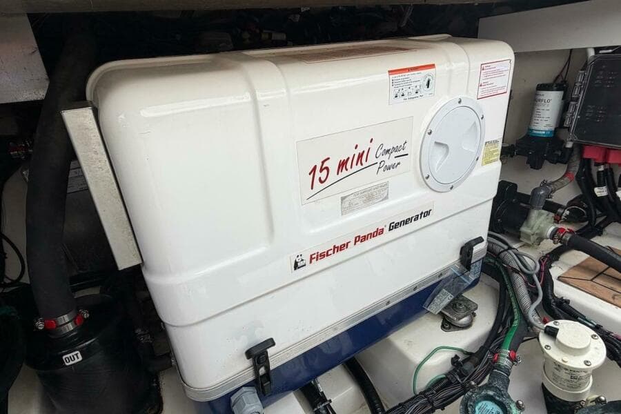 2021 Boston Whaler 405 Conquest