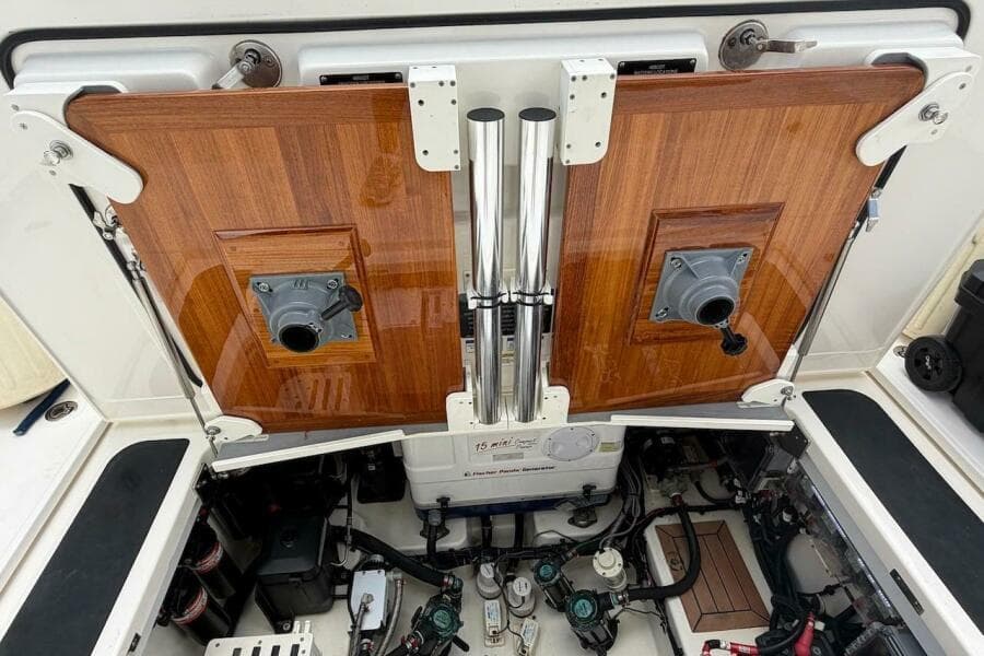 2021 Boston Whaler 405 Conquest